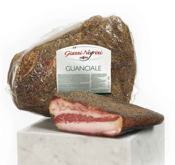 Guanciale  envasado en trozos de 300 gr. aproximados